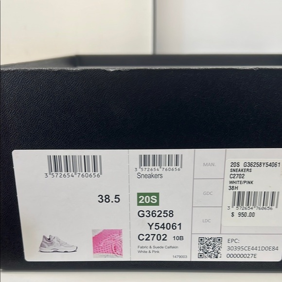 CHANEL 2020 Interlocking CC Logo Sneakers - Picture 13 of 13